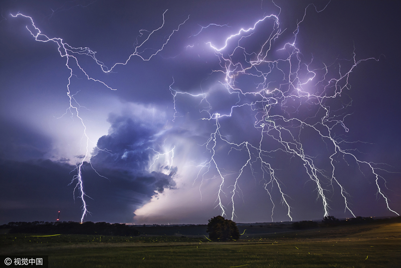 美摄影师追拍雷暴天气画面似大片组图