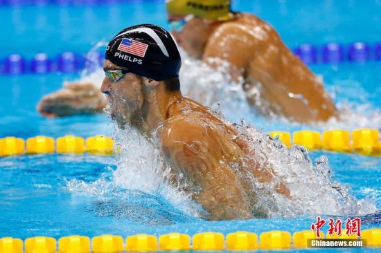 当地时间8月11日晚，2016年里约奥运会男子200米混合泳决赛，美国选手菲尔普斯夺得冠军，摘得个人奥运会历史第22枚金牌。<a target='_blank' href='http://www.chinanews.com/'><p align=