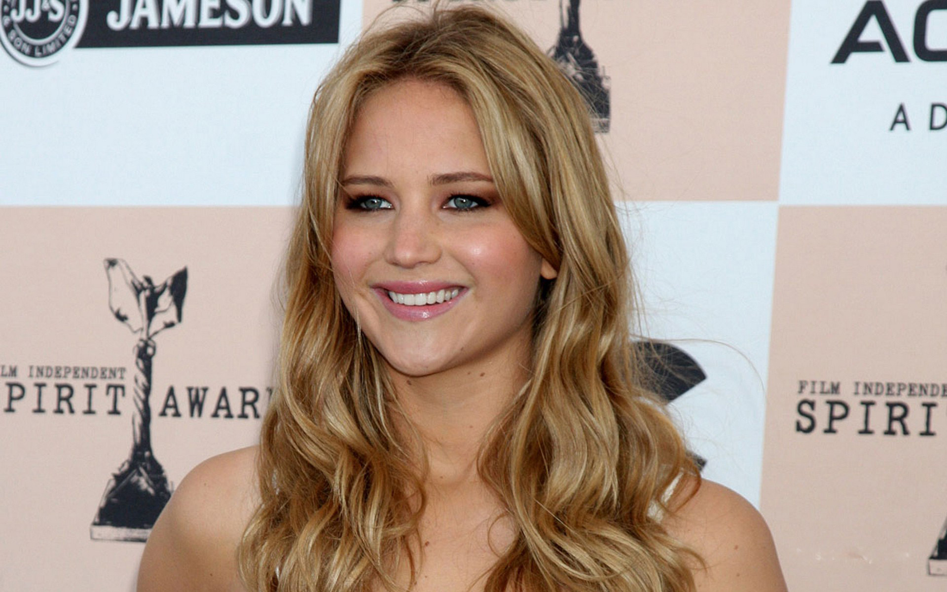 > 正文  hunger gamesstar jennifer lawrence on tuesday topped a