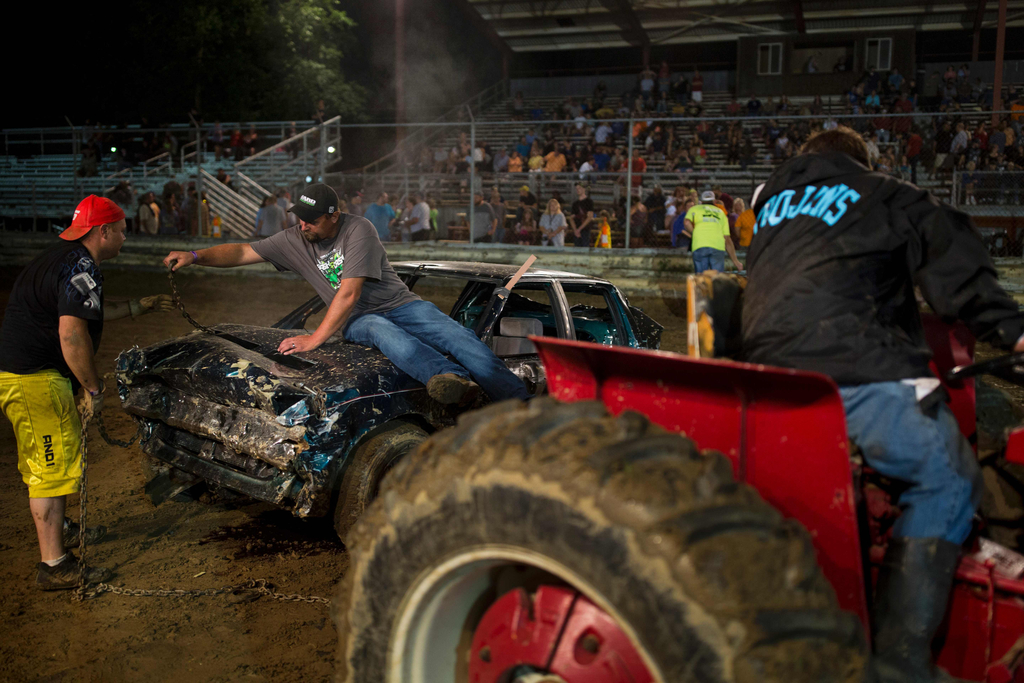 美国上演撞车大赛 比赛现场似战场(组图)