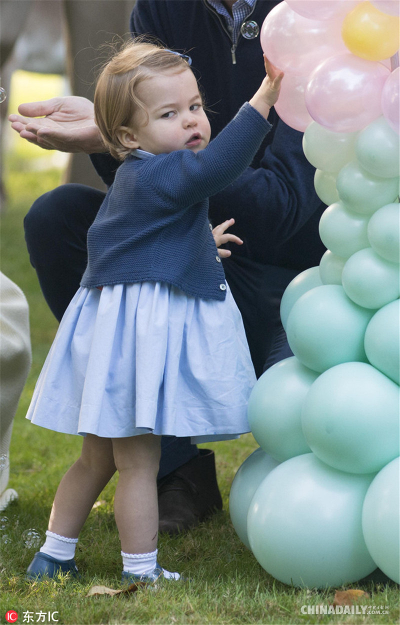 英国威廉王子夫妇访问加拿大 小王子小公主亮相儿童茶话会