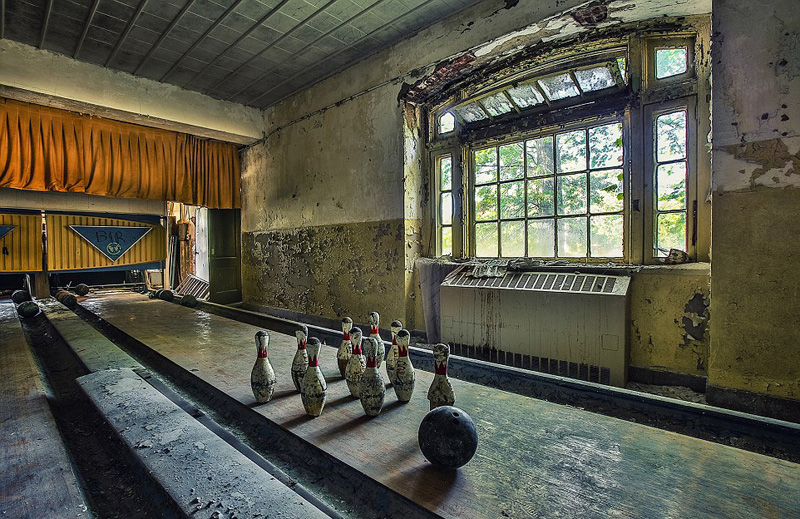 加拿大摄影师拍摄废弃精神病院图