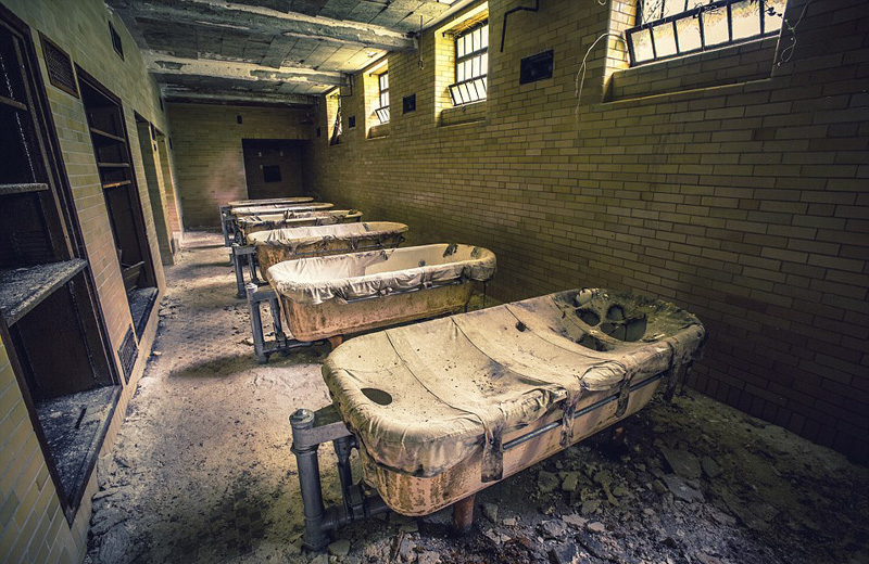 加拿大摄影师拍摄废弃精神病院图