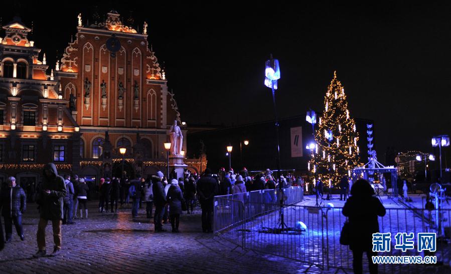 （国际）（2）里加&ldquo;戈德堡机械&rdquo;400步骤点亮圣诞树刷新吉尼斯世界纪录
