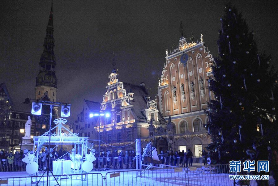（国际）（3）里加&ldquo;戈德堡机械&rdquo;400步骤点亮圣诞树刷新吉尼斯世界纪录