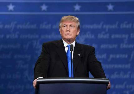 特朗普嫌总统专机"太贵" 白宫不买账