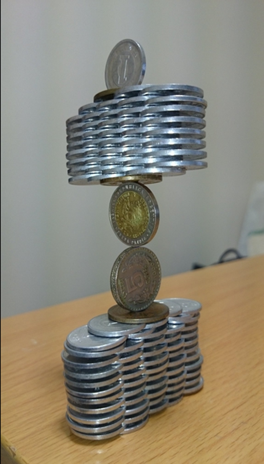 日本小哥用硬币玩出神奇平衡术-新华网