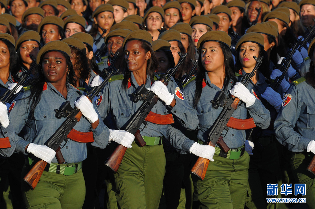 古巴哈瓦那举行阅兵庆祝革命武装力量成立60周年,悼念古巴革命领袖