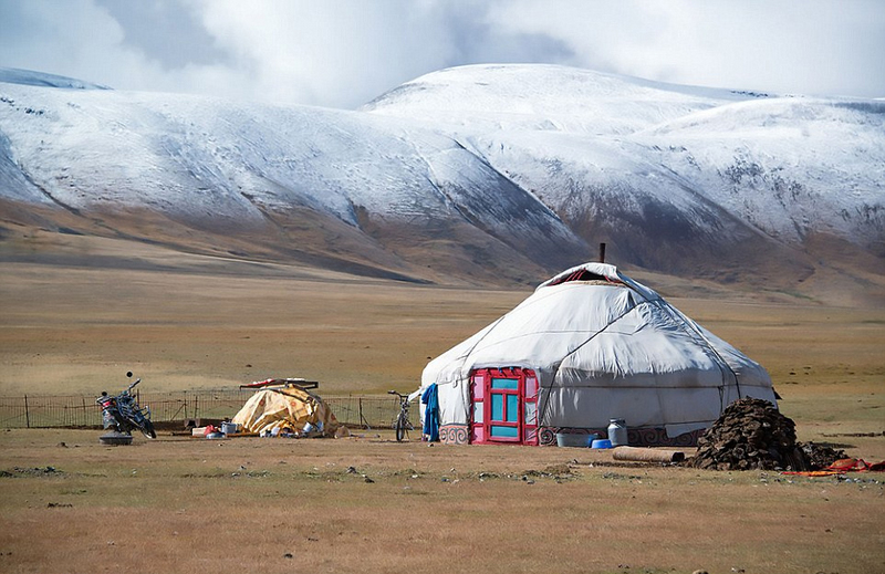 自己20年来的成果展示在世人面前,在她的镜头下,俄罗斯阿尔泰边疆区宛