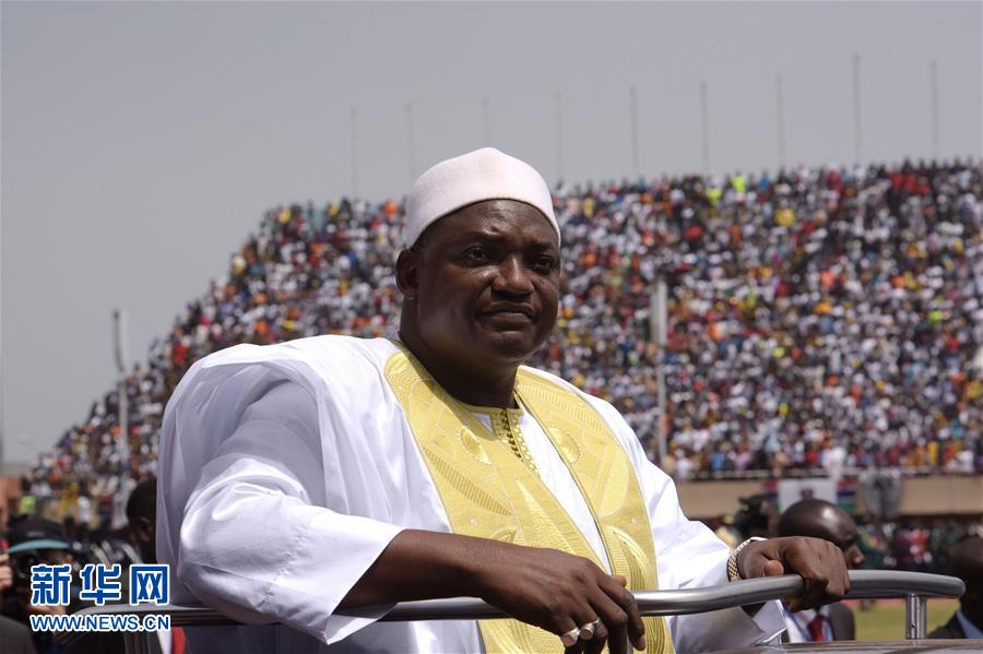 冈比亚当选总统巴罗在首都宣誓就职