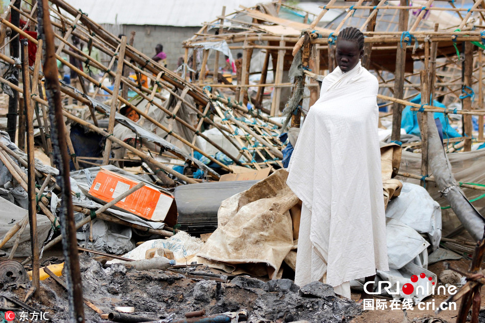 南苏丹一难民营发生火灾600所房屋被毁组图
