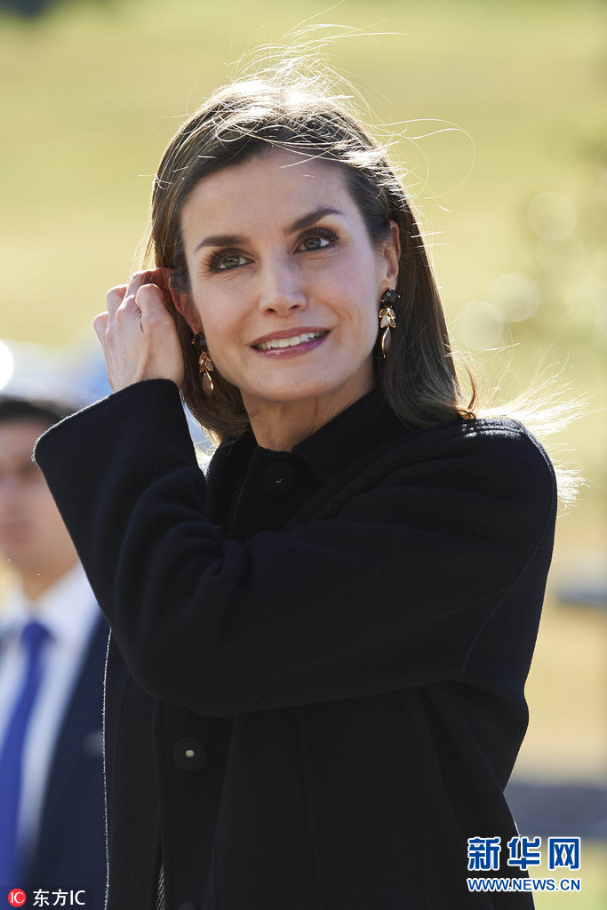 西班牙王妃莱蒂齐亚出席活动气质优雅迷人组图