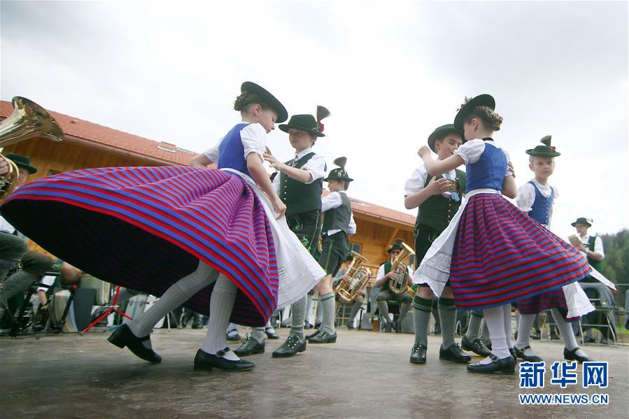 [3]（外代二线）德国巴伐利亚人竖立&ldquo;五月柱&rdquo;