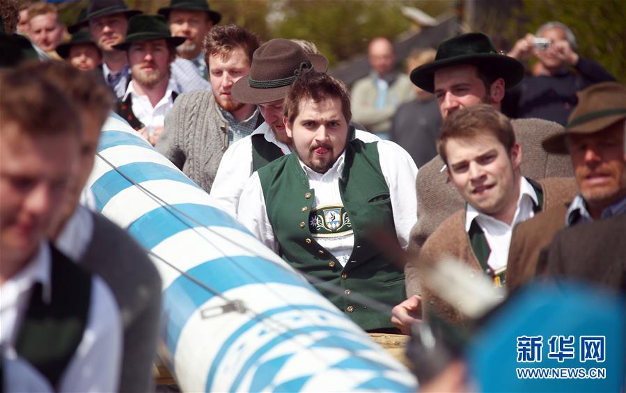 [6]（外代二线）德国巴伐利亚人竖立&ldquo;五月柱&rdquo;