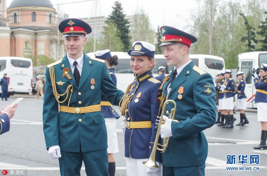 实拍俄罗斯红场阅兵式花絮 男兵女兵颜值逆天(组图)