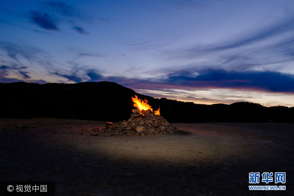 实拍意大利最小"火山" (组图)