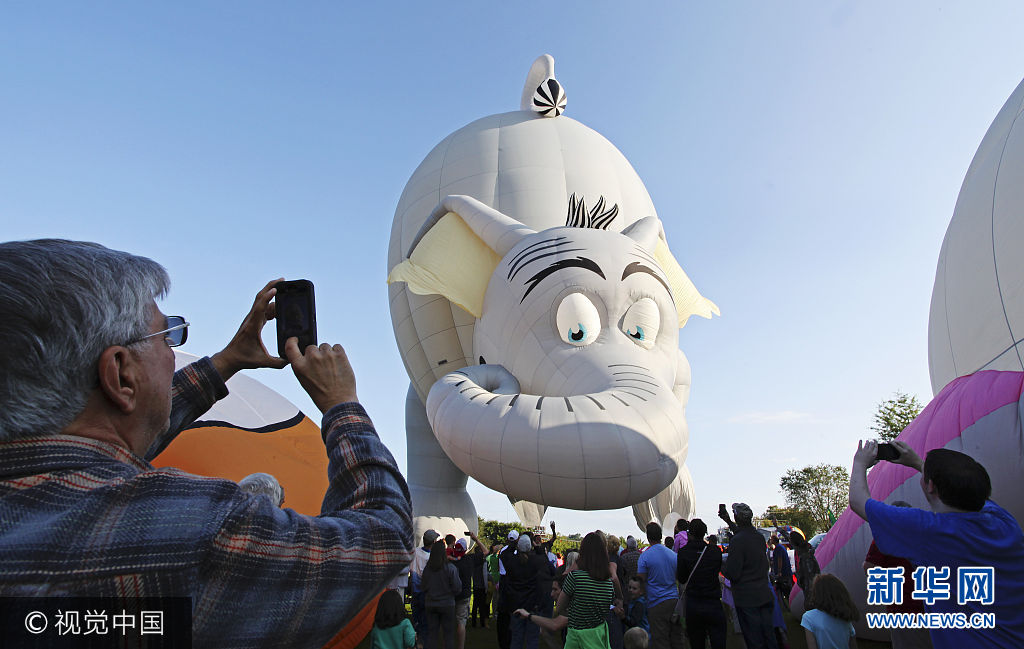 美国举办热气球节 可爱"大象"呆萌吸睛(图)