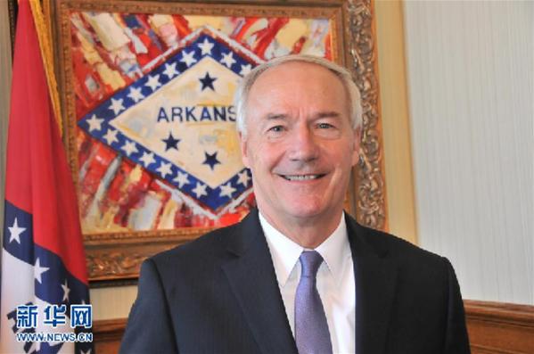 (国际·图文互动)专访:期待与中国经贸合作双向健康发展——访美国阿肯色州州长哈钦森