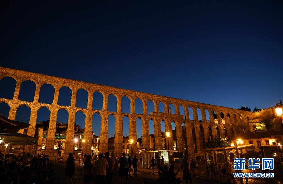 （新华视界）（1）夜色中的塞哥维亚输水道