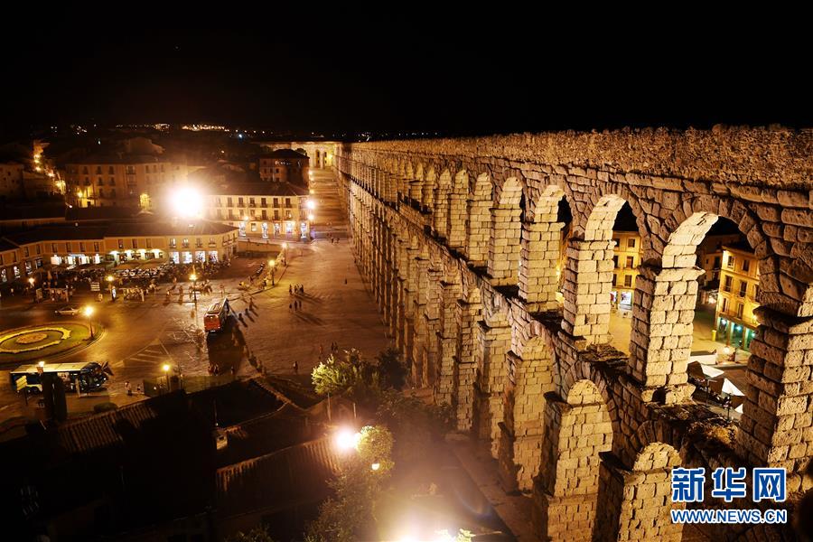 （新华视界）（4）夜色中的塞哥维亚输水道