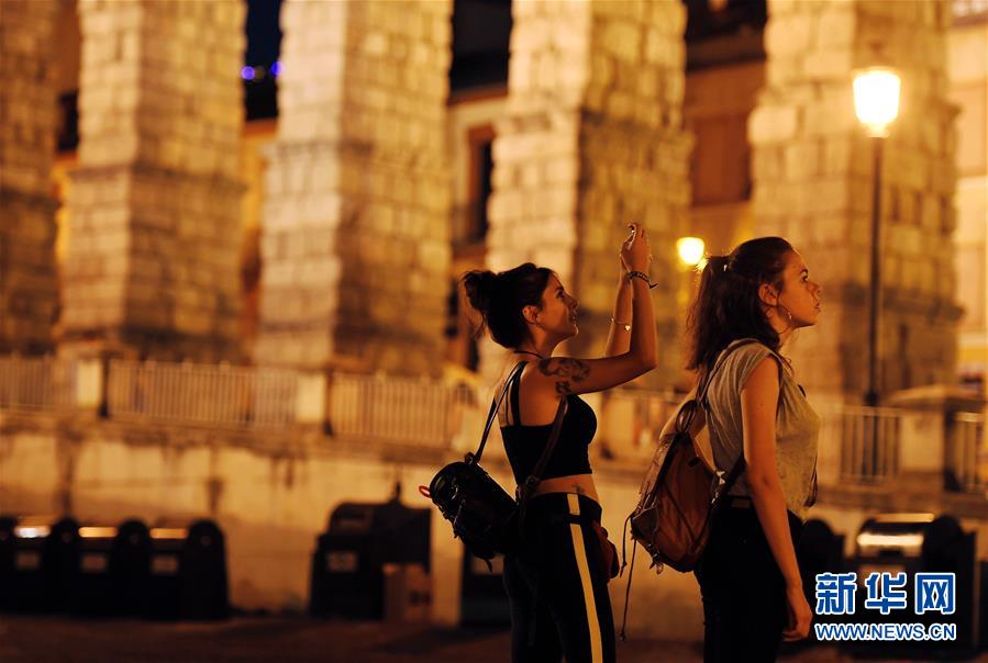 （新华视界）（5）夜色中的塞哥维亚输水道