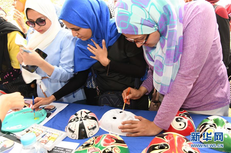 （国际）（1）中国文化周情暖苏伊士运河 