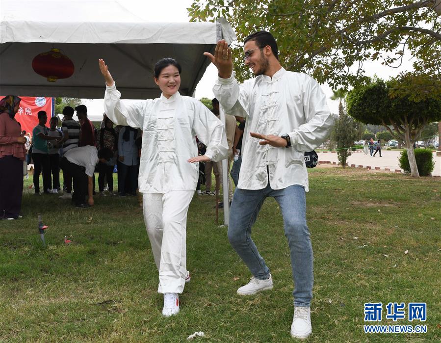 （国际）（2）中国文化周情暖苏伊士运河 