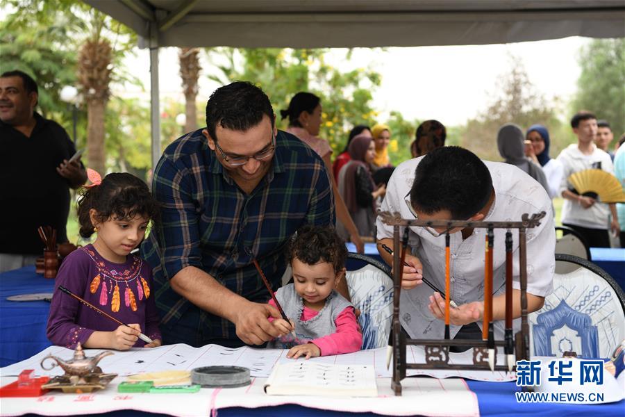 （国际）（3）中国文化周情暖苏伊士运河 