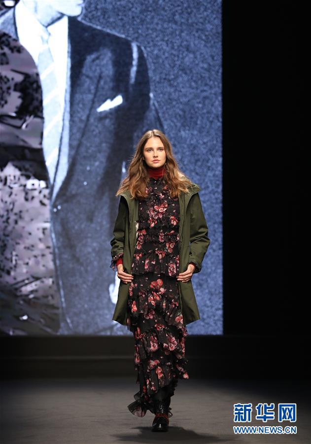 （国际）（4）DAKS发布2019秋冬时装新品