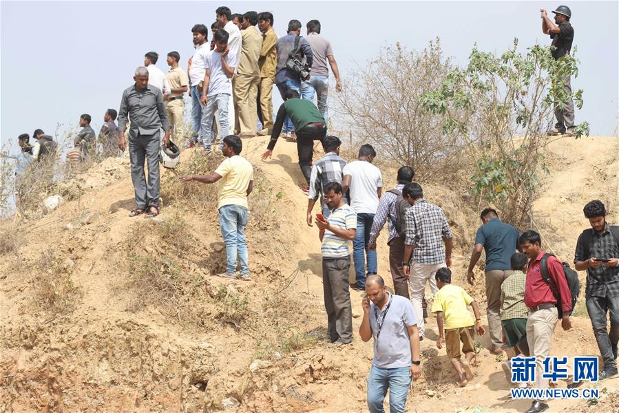 （国际）（2）印度一架教练战斗机坠毁2人死亡