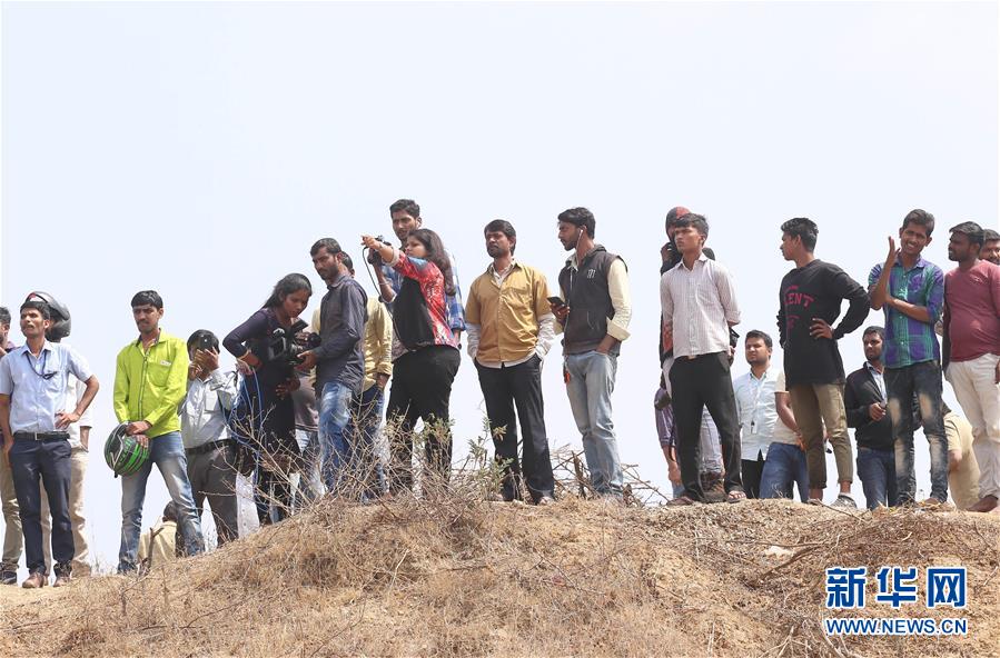 （国际）（4）印度一架教练战斗机坠毁2人死亡