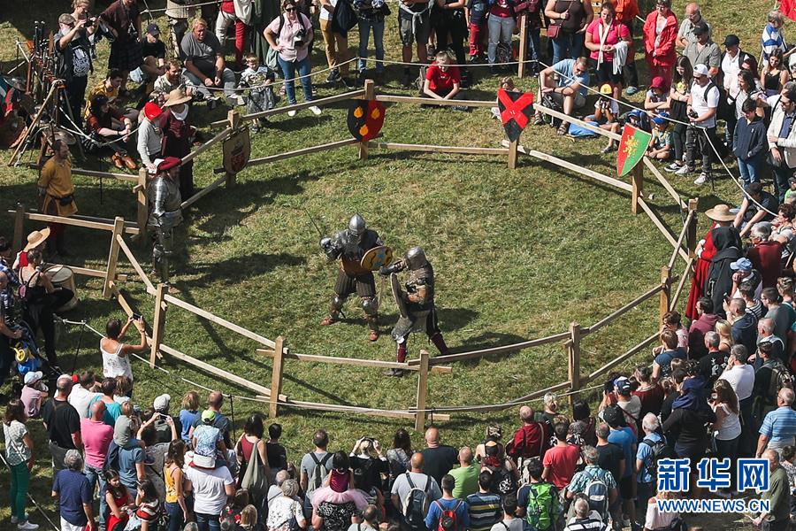 （国际）（1）在比利时小城&ldquo;穿越中世纪&rdquo;