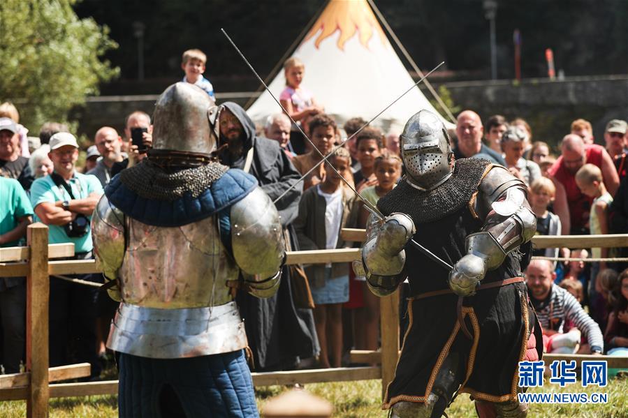 （国际）（2）在比利时小城&ldquo;穿越中世纪&rdquo;