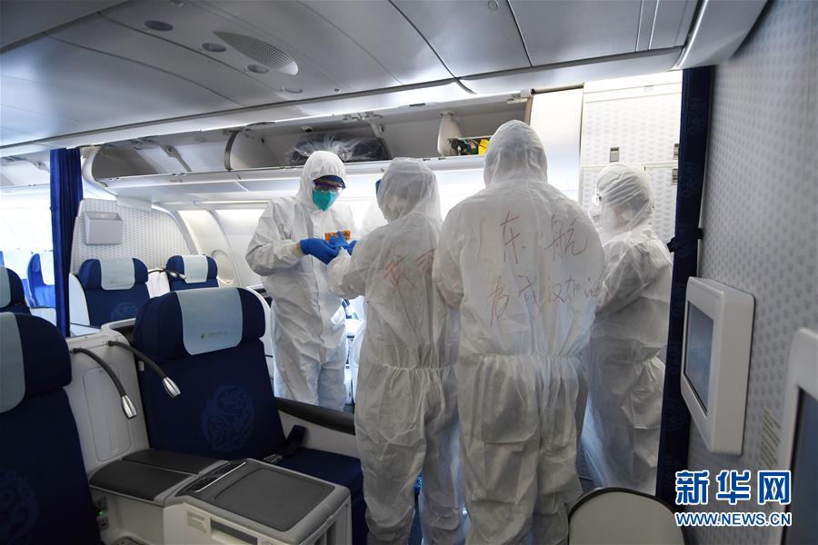 （国际）（3）中国政府包机从新加坡接回147名湖北籍旅客