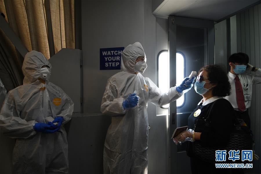 （国际）（8）中国政府包机从新加坡接回147名湖北籍旅客