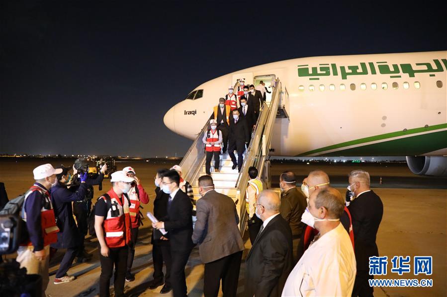（国际）（1）中国医疗专家组及援助防疫物资抵达伊拉克