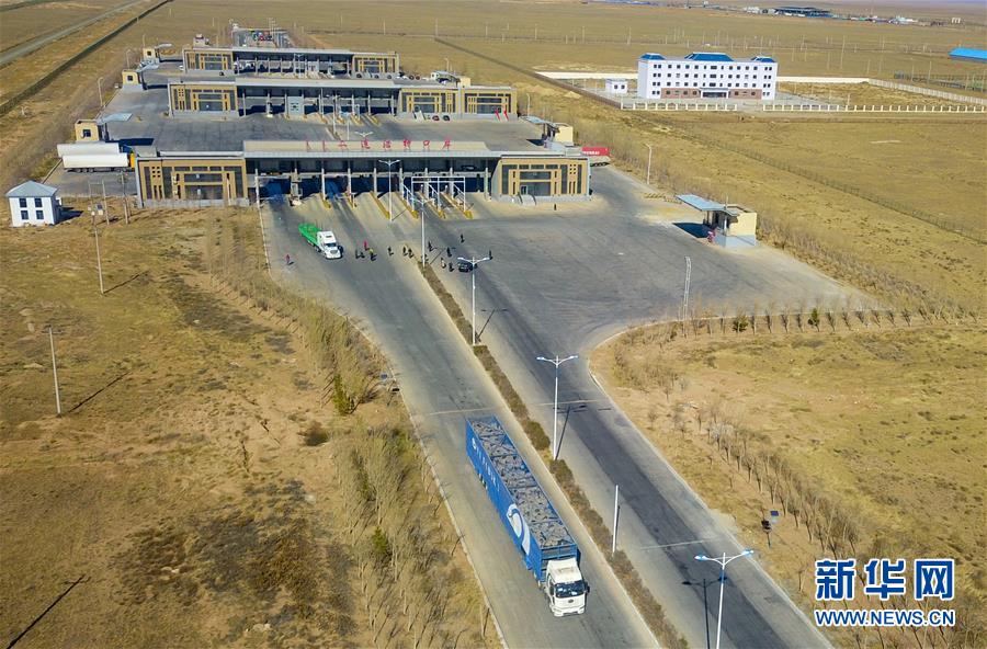 (社会)(10)中国开始接收蒙古国3万只“捐赠羊”