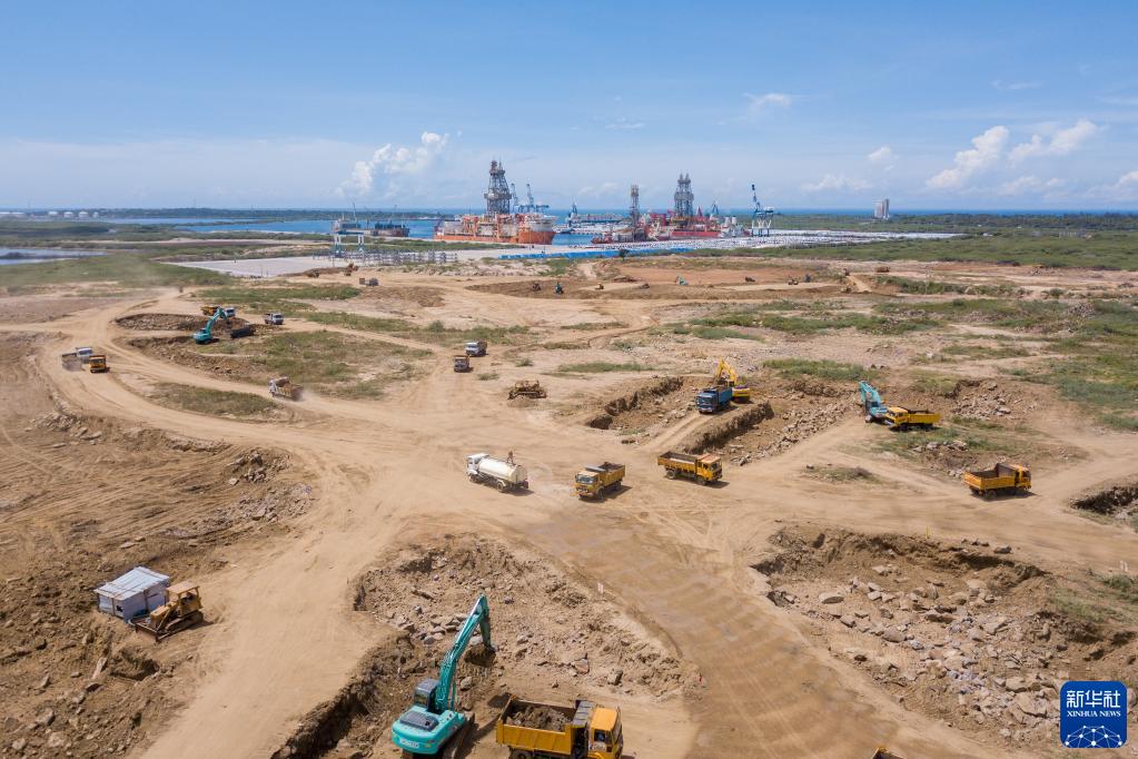 这是2021年5月6日在斯里兰卡汉班托塔港园区拍摄的锡兰轮胎厂施工工地