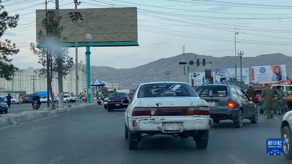 喀布尔街头-新华网