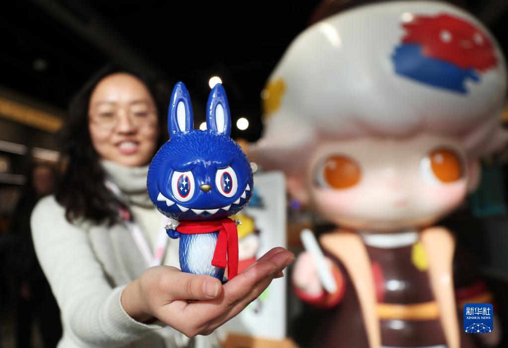 中国潮玩品牌入驻巴黎-新华网