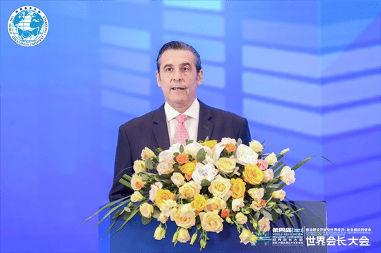 杭州市政协副主席,市工商联主席冯仁强主持主旨演讲本届大会聚焦社会