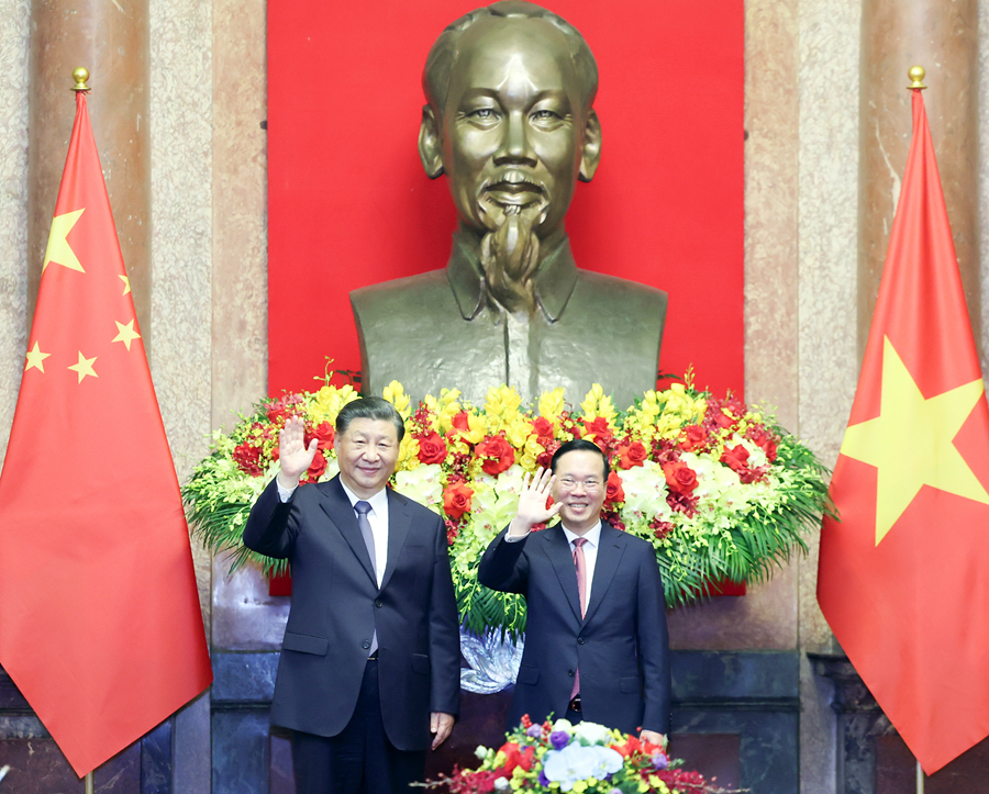 中共中央总书记,国家主席习近平在河内主席府同越南国家主席武文赏