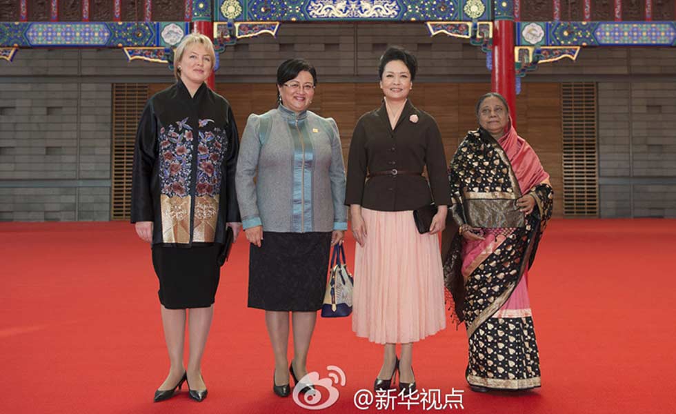 彭丽媛：&ldquo;习近平主席和我欢迎大家来北京做客&rdquo;