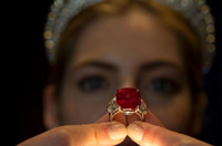 25.59克拉红宝石估价超千万美元