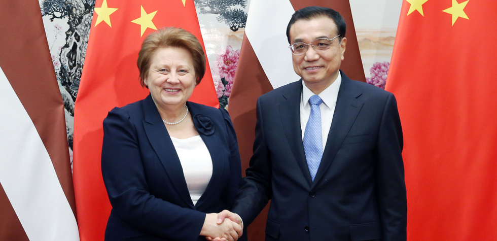 李克强会见拉脱维亚总理斯特劳尤马