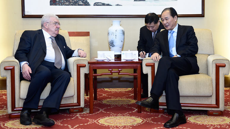 新华社社长蔡名照与塔斯社第一副社长古斯曼举行会谈