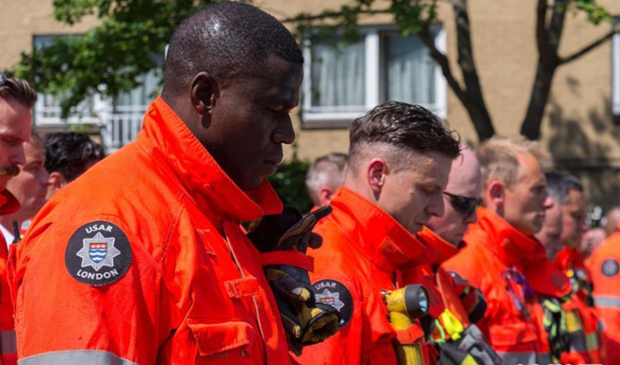 伦敦：为火灾遇难者默哀