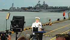 美国军方称发现部分失踪船员遗体