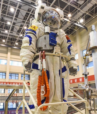中国空间站"飞天"水下训练服首次亮相