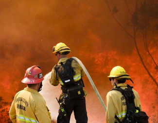 火势蔓延速度超出预期